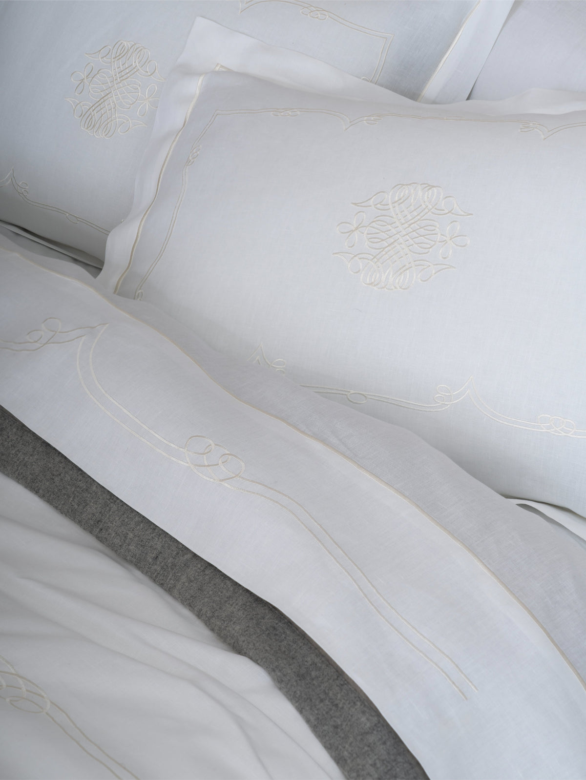SAVED NY x Peter Reed | Calligraphy Fitted Sheet | Fine Linen Bedding