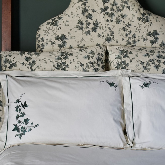 Discover the art of painterly trailing ivy as ‘HEDERA’ brings the romance of nature into your bedroom. Embroidered in a botanical palette of verdant greens, this elegant bedding will bring an alluring serenity to any sanctuary.